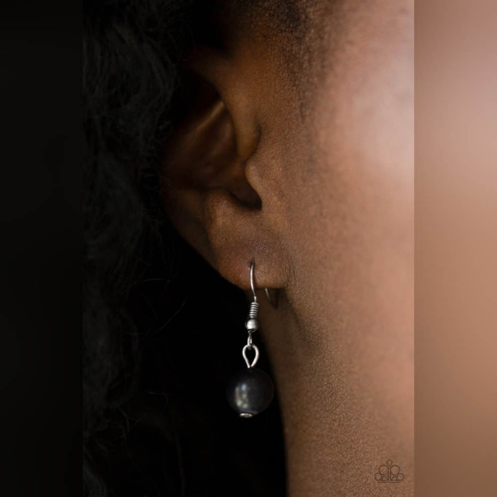 𝅺THE Ruling Class Necklace - Picture 2 of 3